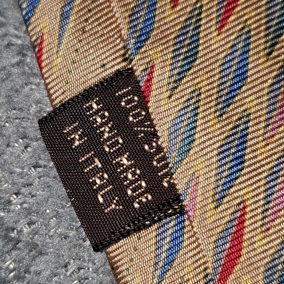TAN/GOLD TIE WITH DIAMOND PATTERN NEW - Picture 6 of 6